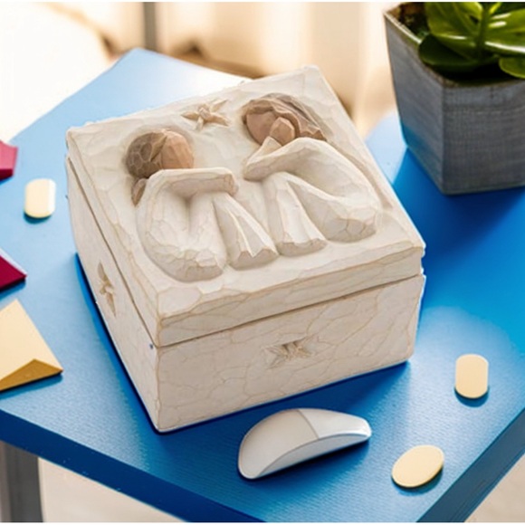 Willow Tree Friendship Keepsake Box - MINT Condition! - Picture 6 of 8